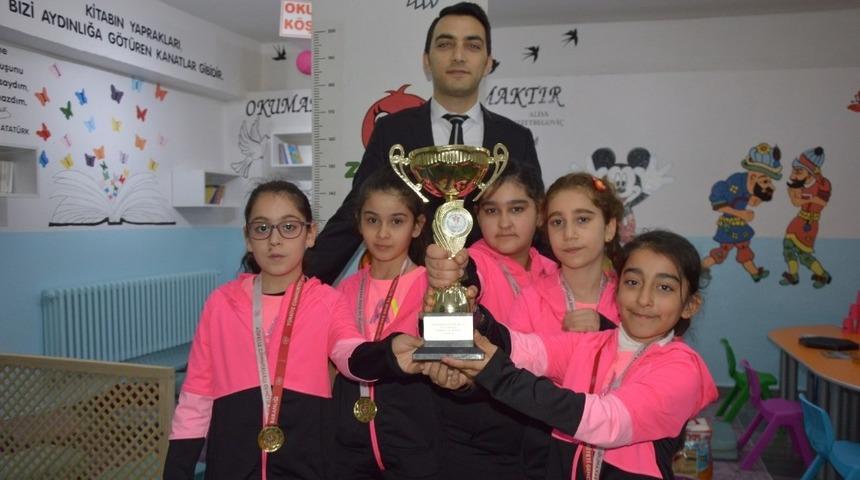 Şampiyon takım bölge finallerine gitmek için destek bekliyor