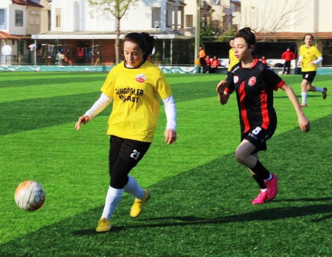 Gen&ccedil;ler T&uuml;rkiye Futbol Şampiyonası Aydın&rsquo;da başladı