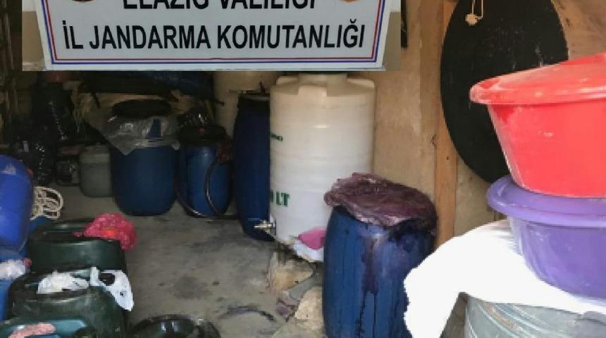 Elazığ&rsquo;da 450 litre ka&ccedil;ak &uuml;retilen i&ccedil;ki ele ge&ccedil;irildi