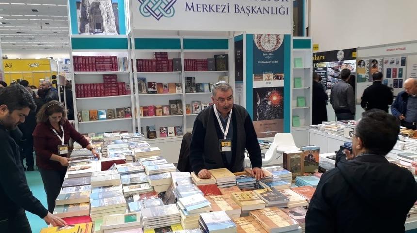 AKM Başkanlığı, 13. Ankara Kitap Fuarı&rsquo;nda kitapseverlerle buluştu