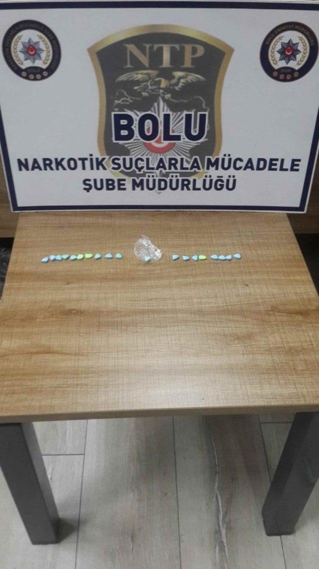 Bolu’da, uyuşturucu haplarla yakalanan 2 kişi adliyeye sevkedildi