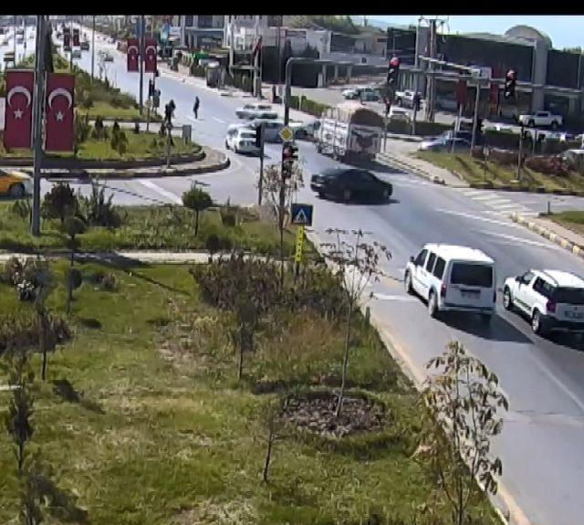 Van ve Bitlis’teki trafik kazaları şehir polis kameralarına takıldı