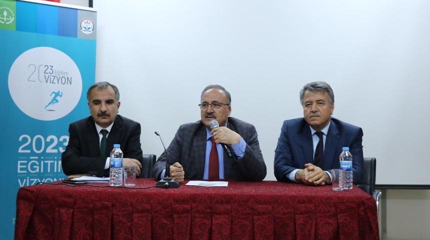 Milli Eğitim M&uuml;d&uuml;r&uuml; Alag&ouml;z okul m&uuml;d&uuml;rleriyle bir araya geldi