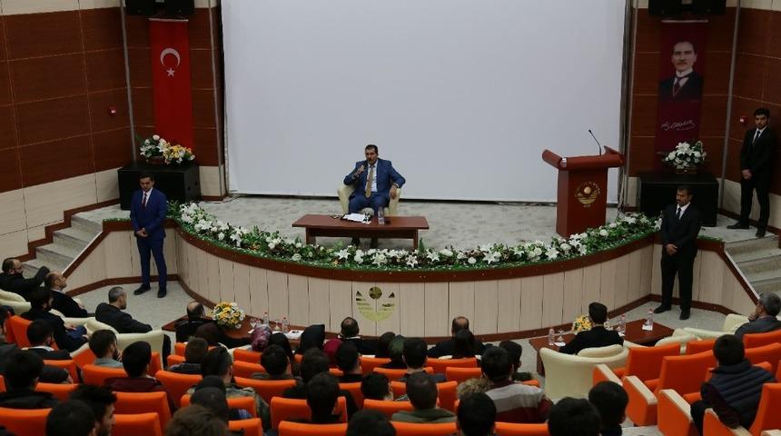 El&ccedil;ibey&rsquo;in damadı Semedbeyli, Hocalı katliamını G&uuml;m&uuml;şhane&rsquo;de anlattı