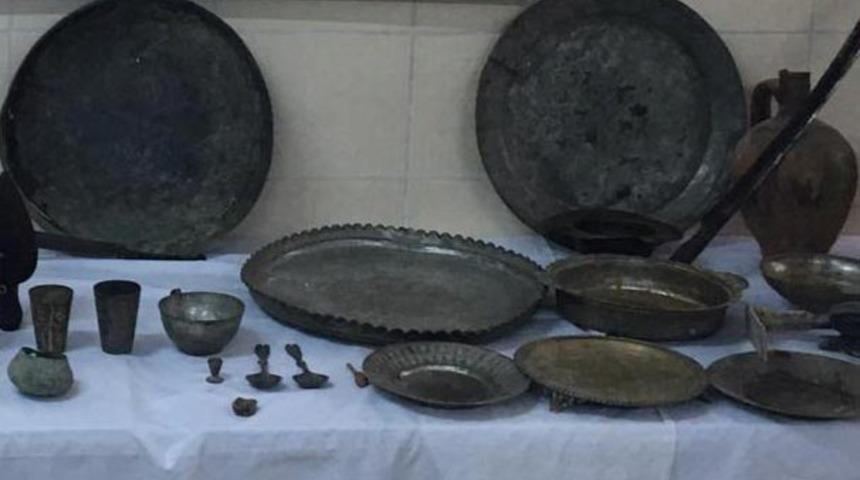 Terzinin evinden &ccedil;ıkanlar pes dedirtti! Tarihi eser fışkırdı!