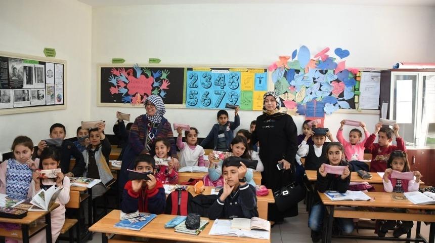 ADY&Uuml; G&ouml;n&uuml;ll&uuml;lerinden k&ouml;y okullarına yardım