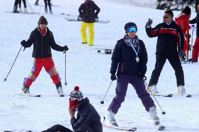 Uludağ’da kar kalınlığı 171 santimetreye ulaştı.