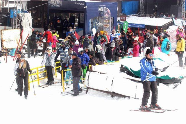 Uludağ’da kar kalınlığı 171 santimetreye ulaştı.