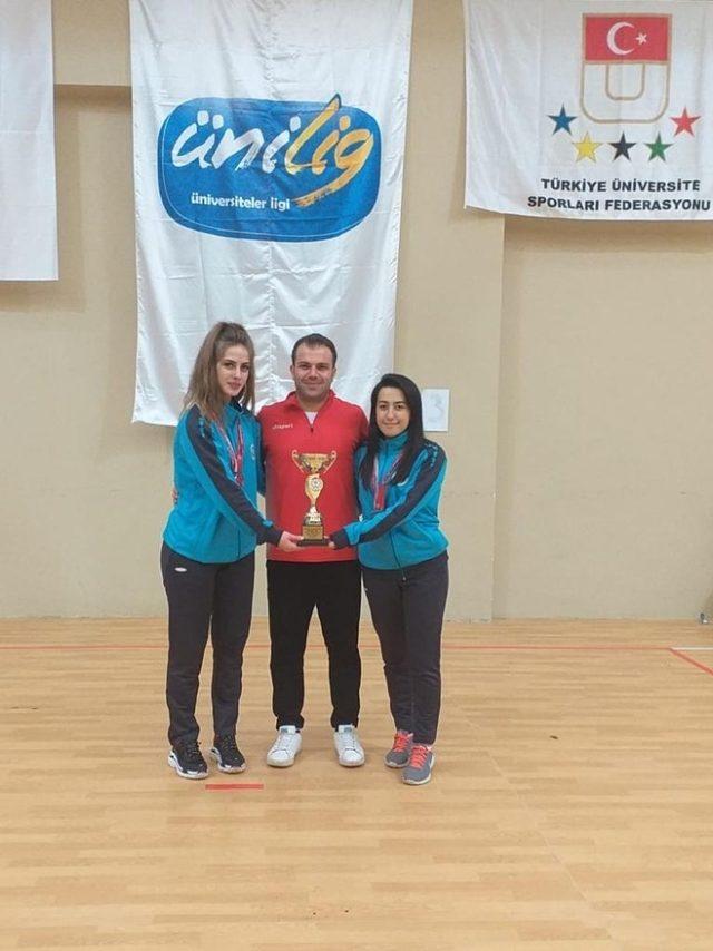 Erzincan Binali Yıldırım Üniversitesinin crossminton başarısı