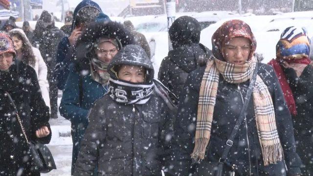 Erzurum'da kar tatili isteyen öğrencilerden ilginç paylaşımlar