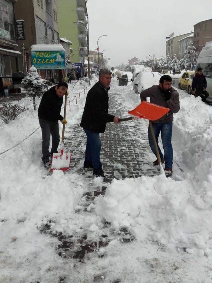 Güroymak Belediyesinden kar temizleme çalışmaları G4