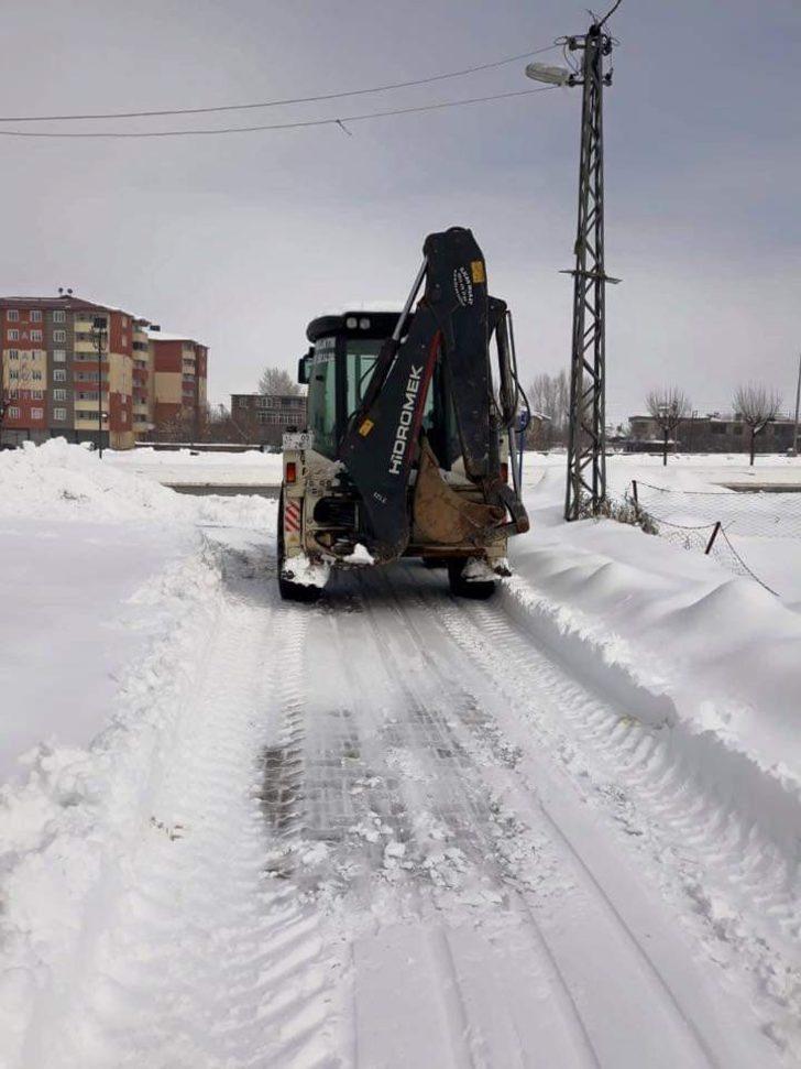 Güroymak Belediyesinden kar temizleme çalışmaları G5