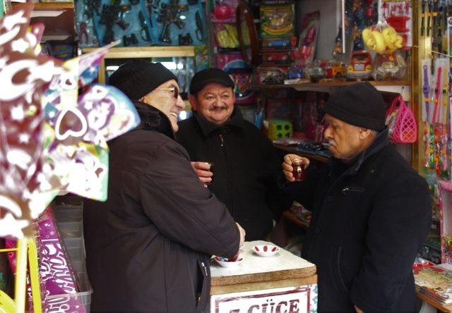 (Özel) Cüceler engelli kanununu sevinçle karşıladı