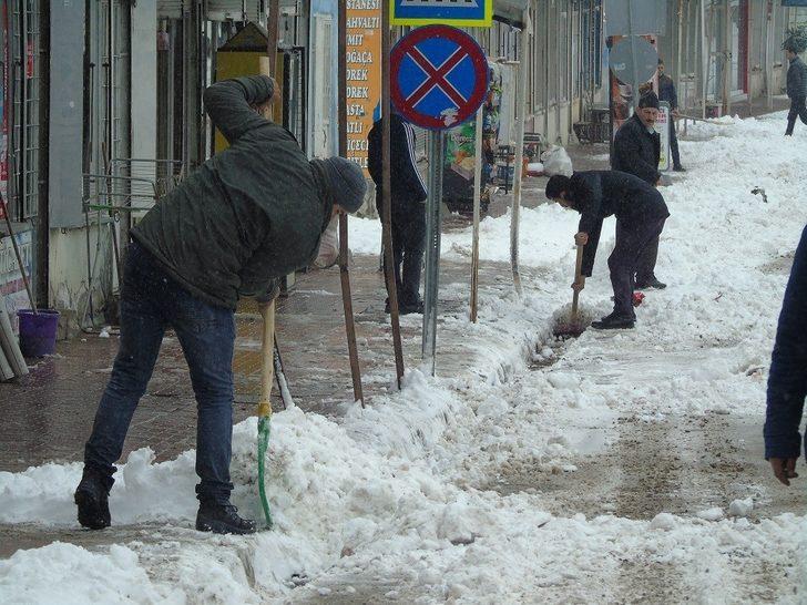Başkale’de karla mücadele çalışması G1