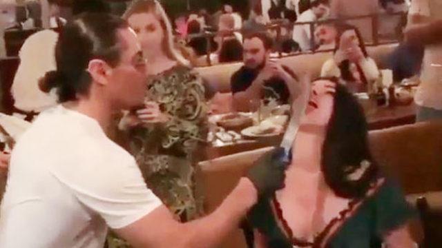 Nusret müşterilerini elleriyle besledi