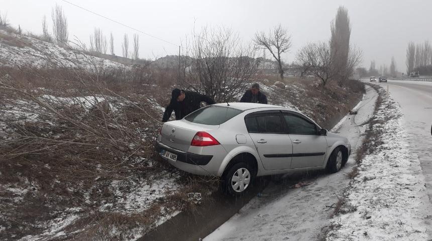 Otomobil su kanalına d&uuml;şt&uuml;