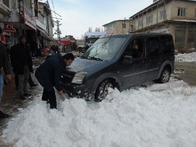 Van ve Bitlis'te 432 yerleşim biriminin yolu kardan kapandı