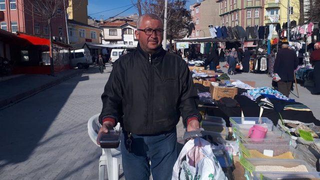 Mavi haşhaş pazar tezgahında