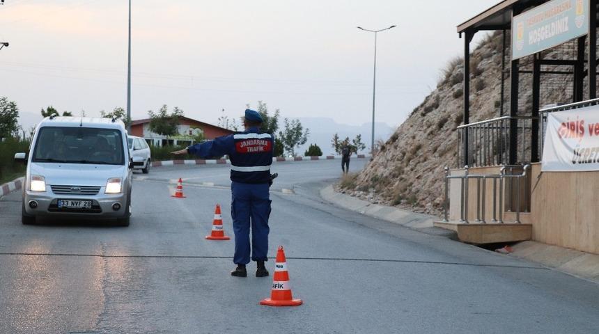 Jandarma trafik timleri 7 bin 994 aracı kontrol etti