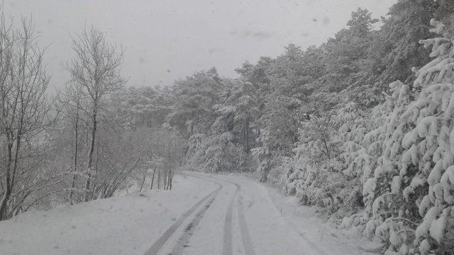 Taraklı’da kar kalınlığı 15 santimetreye kadar ulaştı