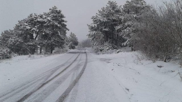 Taraklı’da kar kalınlığı 15 santimetreye kadar ulaştı