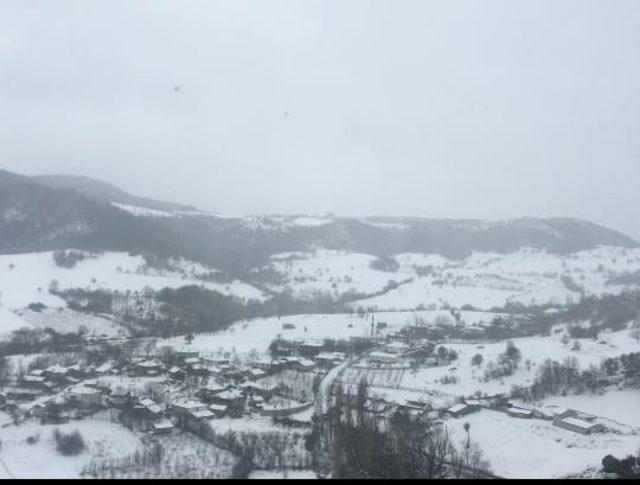 Taraklı’da kar kalınlığı 15 santimetreye kadar ulaştı