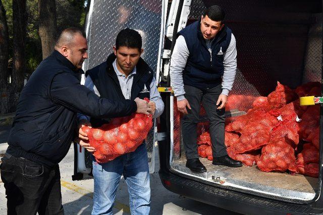 Kocaoğlu açıklamıştı, 35 bin aileye 700 ton patates ve soğan dağıtılıyor