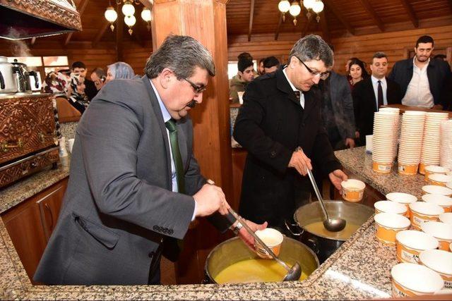 Başkan Can öğrencilere çorba ve çay ikram etti