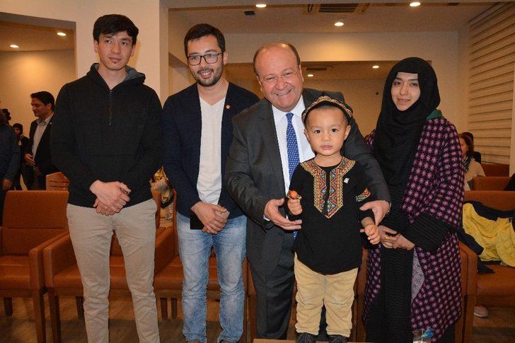 Başkan Özakcan, Doğu Türkistan konferansına katıldı G1