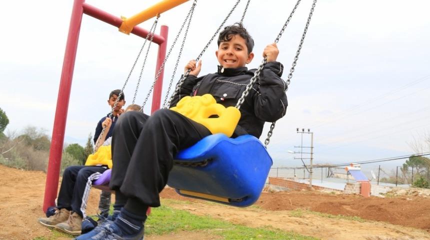 Büyükşehir Koçarlılı miniklerin yüzünü güldürdü