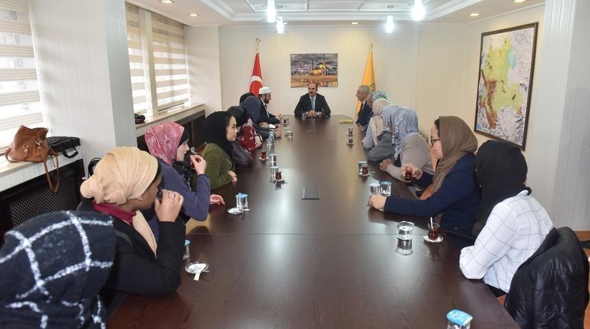 Başkan Altay, Yeni Müslüman olan Amerikalıları ağırladı