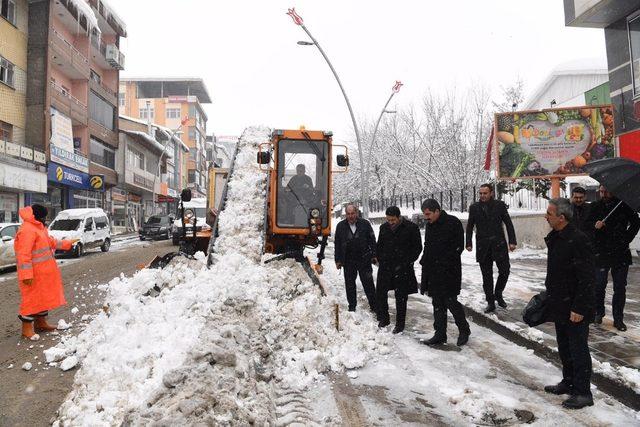 Muş Belediyesinden karla mücadele çalışması