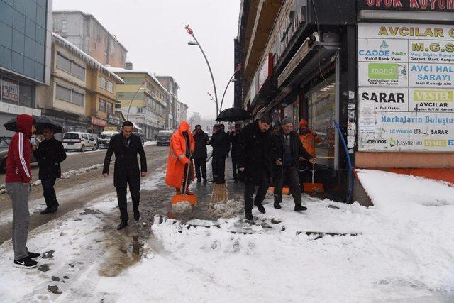 Muş Belediyesinden karla mücadele çalışması