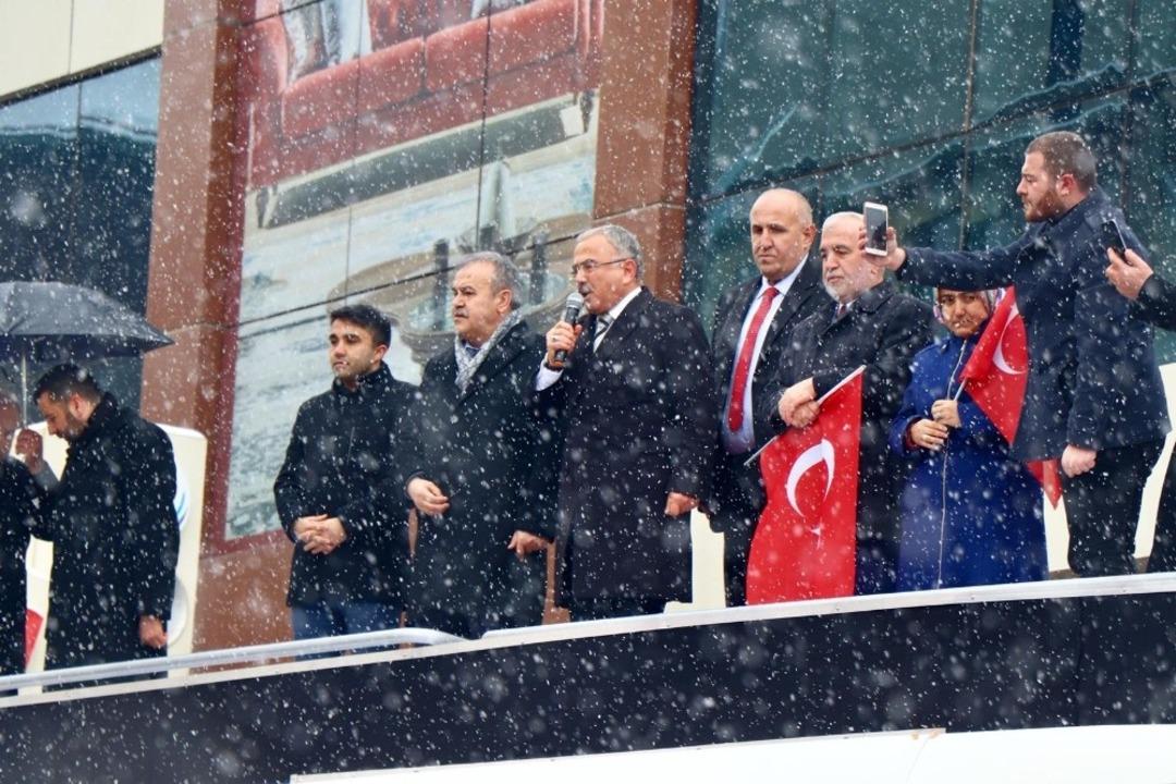 Hilmi G&uuml;ler: &ldquo;Asya ekonomisi g&uuml;&ccedil;leniyor&rdquo;