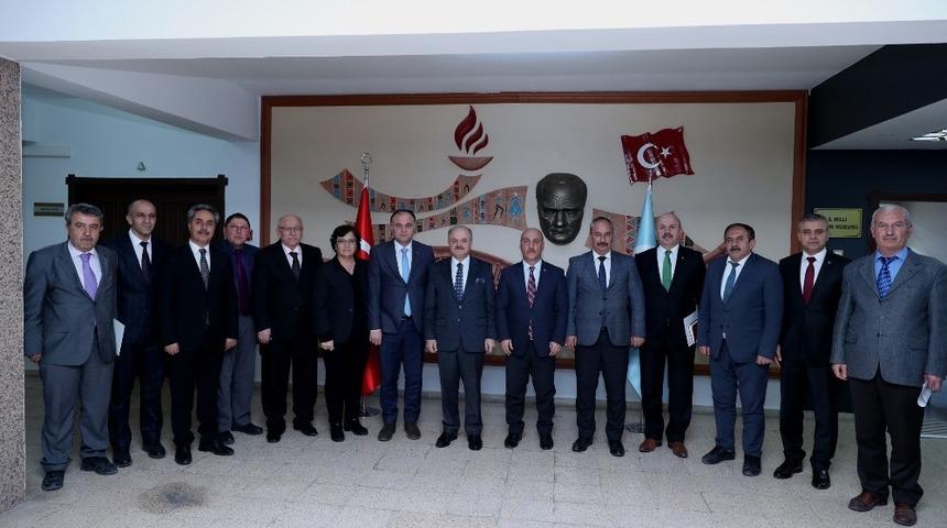 Vali &Ccedil;akacak, İl Milli Eğitim M&uuml;d&uuml;rl&uuml;ğ&uuml;&rsquo;n&uuml; ziyaret etti
