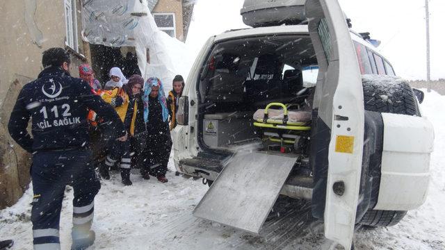 Yüksekova'da karla mücadele ekipleri hamile kadın için seferber oldu