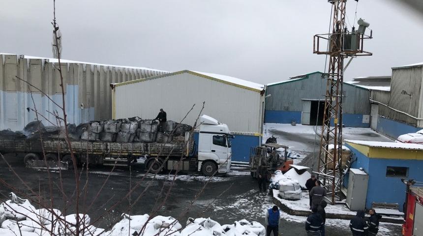 Tırın dorsesindeki kimsayal maddeler tutuştu