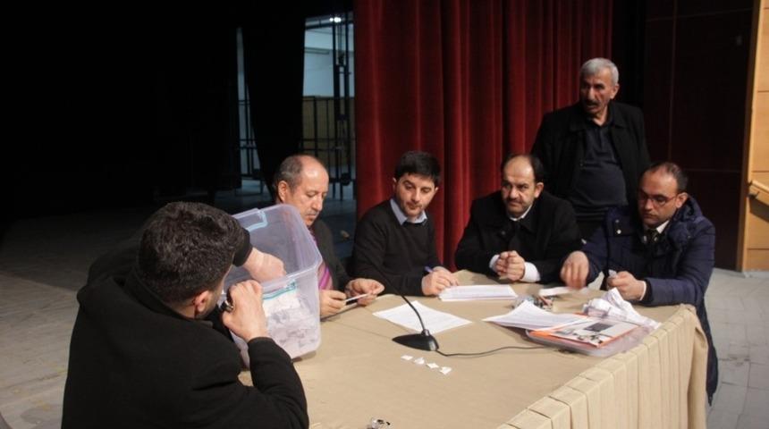 Kura &ccedil;ekiminde gerginlik