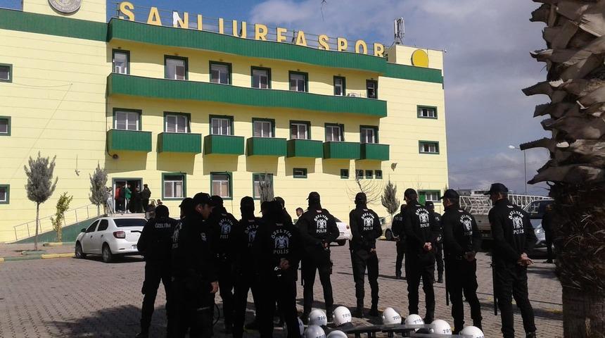 Şanlıurfaspor’un tesislerine polis nezaretinde icra memurları dayandı