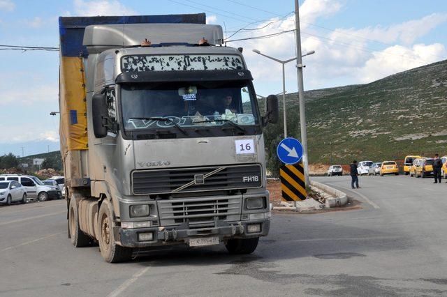 BM’den İdlib’e 23 TIR insani yardım