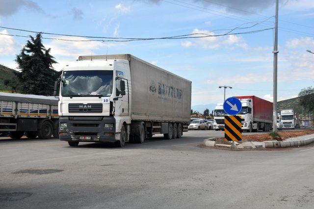 BM’den İdlib’e 23 TIR insani yardım