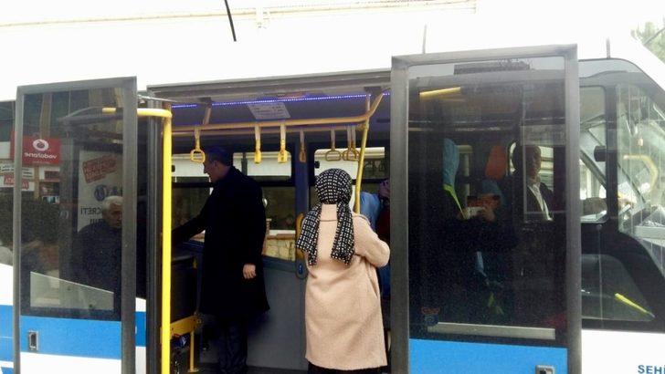 Başkan Işık, şehir içi minibüse bindi, vatandaşı dinledi G5