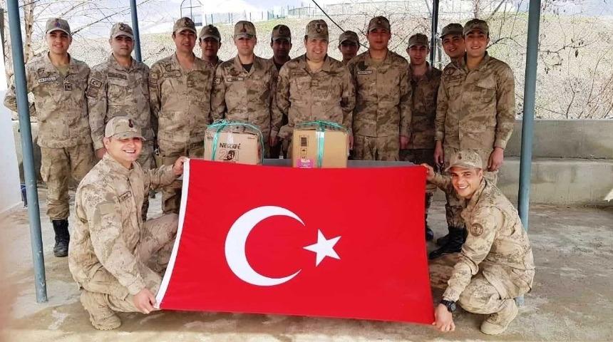 Askerlerden &ouml;ğrencilere teşekk&uuml;r mesajı