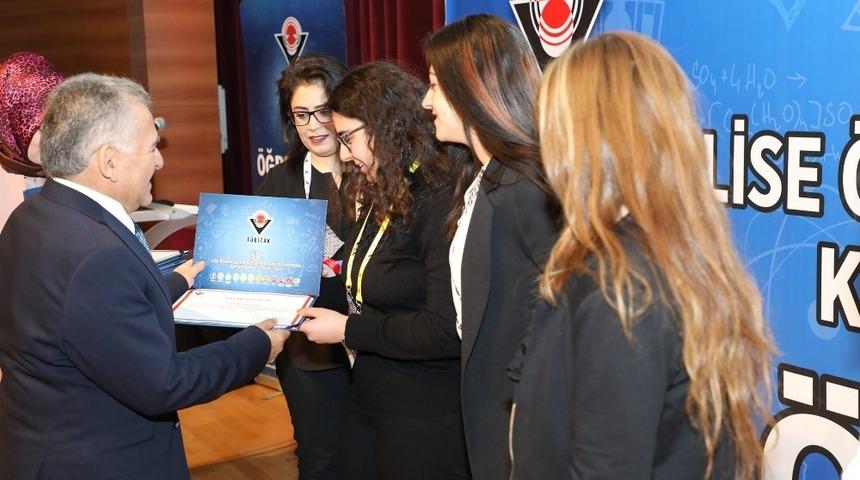 Başkan Memduh B&uuml;y&uuml;kkılı&ccedil;: &ldquo;T&Uuml;BİTAK, bilimsel araştırma ve proje yarışmaları &uuml;lkemizin ufkunu a&ccedil;ıyor&rdquo;