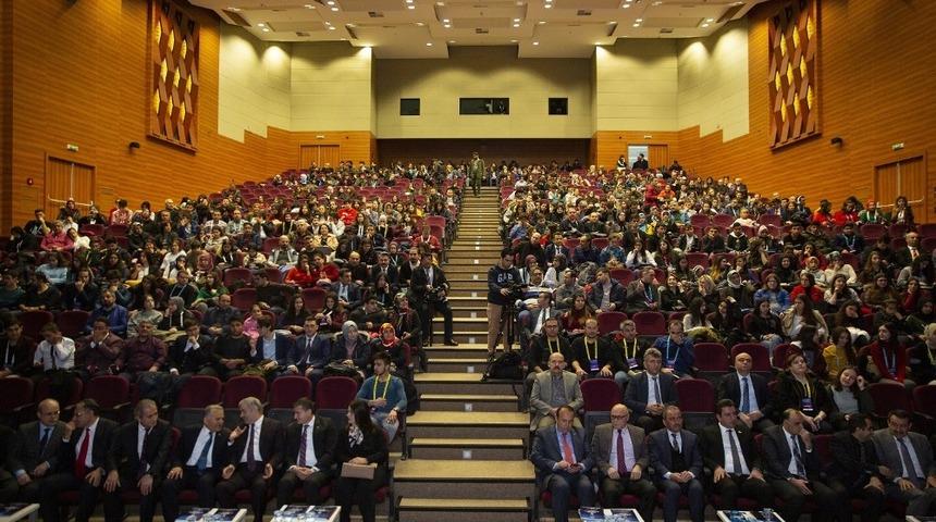 Başkan &Ccedil;elik, T&Uuml;BİTAK&rsquo;ın proje yarışması &ouml;d&uuml;l t&ouml;reninde gen&ccedil;lere seslendi