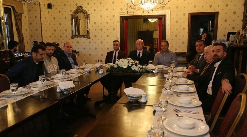 Kazım Kurt’tan Eskişehirspor’a moral yemeği