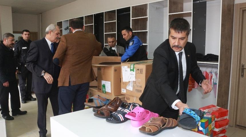 Adıyaman&rsquo;da a&ccedil;ılan polis pazarına b&uuml;y&uuml;k ilgi