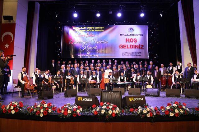 ‘Eskimeyen Şarkılar’ konseri yoğun ilgi gördü