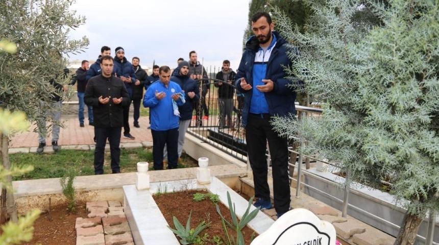 Trafik kazasında &ouml;len hentbolcular 3. &ouml;l&uuml;m yıl d&ouml;n&uuml;m&uuml;nde unutulmadı