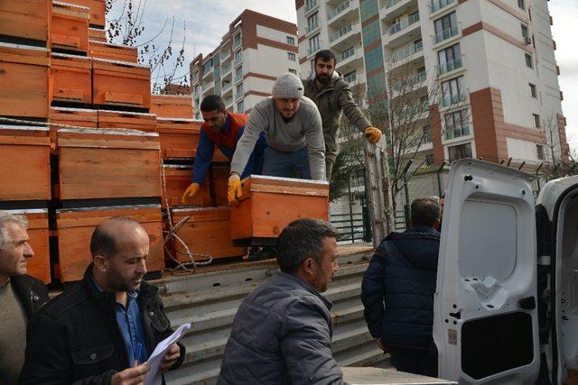 Büyükşehir’den üreticiye kovan desteği